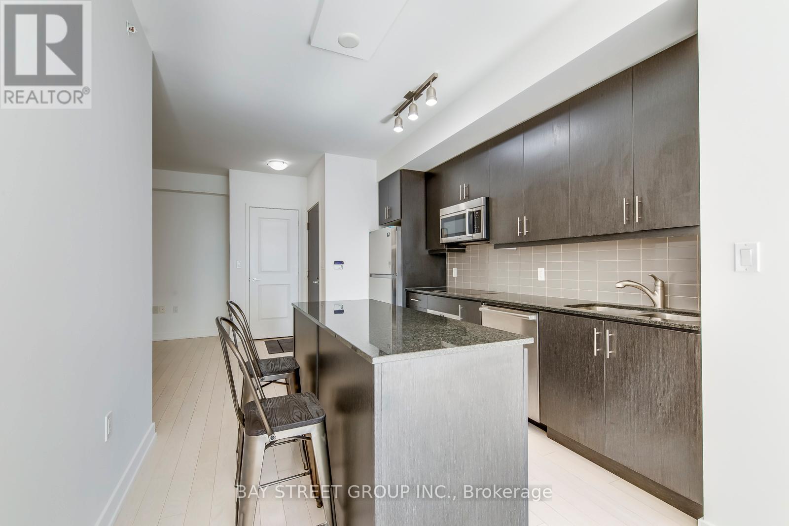 1609 - 1 The Esplanade Drive, Toronto, Ontario  M5E 0A8 - Photo 8 - C12695200