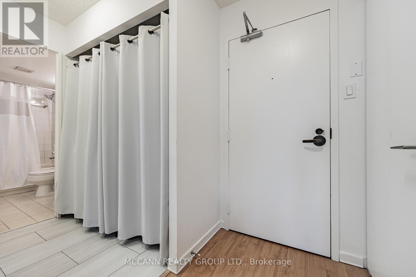 1102 - 25 Maitland Street, Toronto, Ontario  M4Y 2W1 - Photo 13 - C12695242