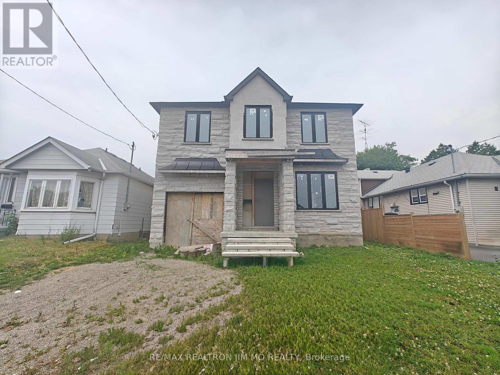 6 COTTON AVENUE, Toronto, Ontario