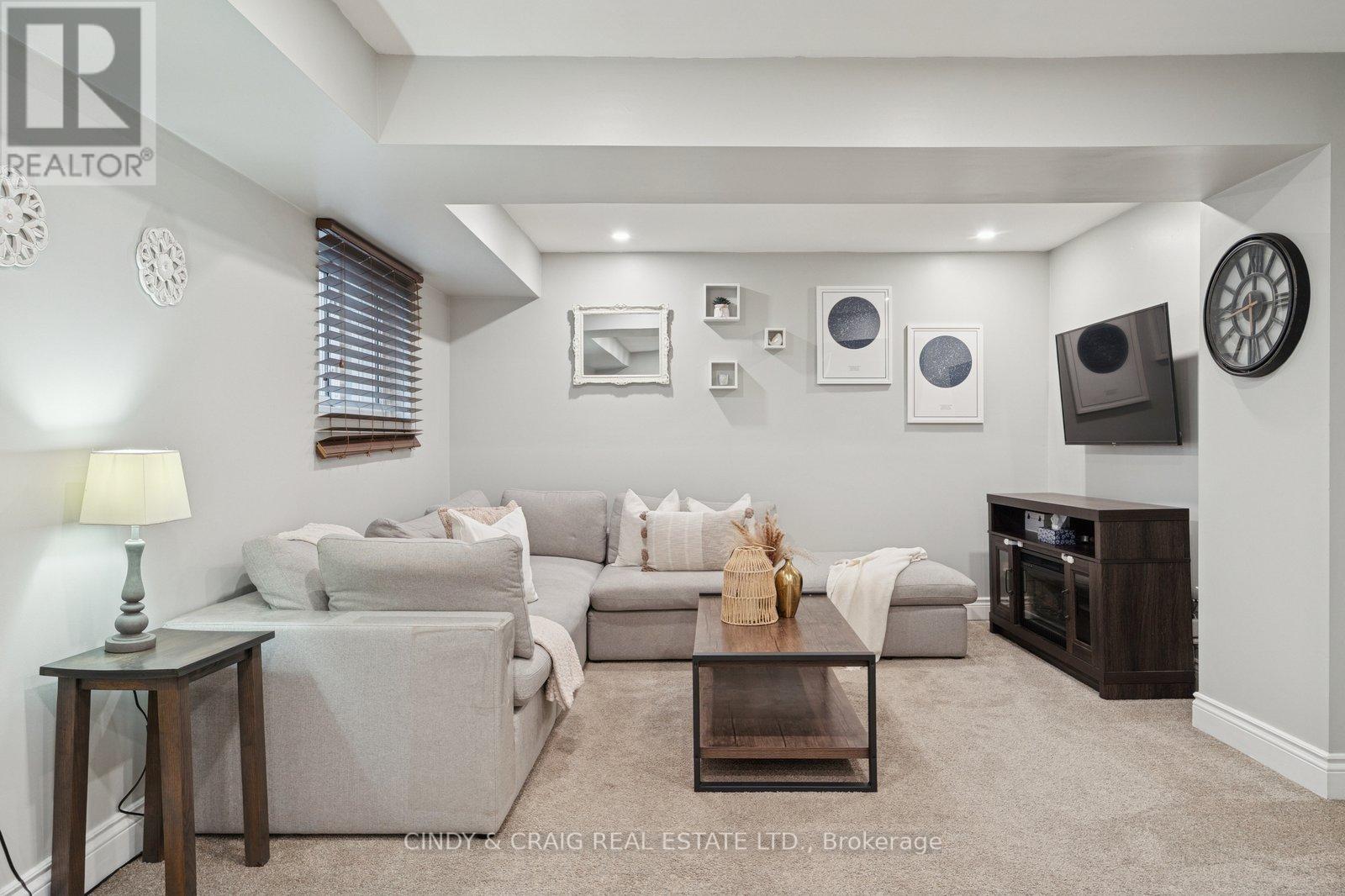 606 Birkdale Court, Oshawa, Ontario  L1H 8C4 - Photo 12 - E12695268