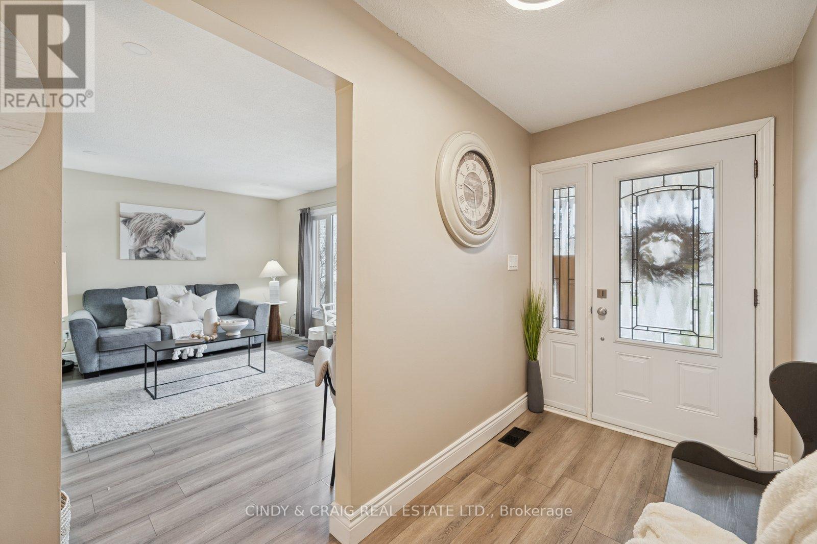 606 Birkdale Court, Oshawa, Ontario  L1H 8C4 - Photo 2 - E12695268