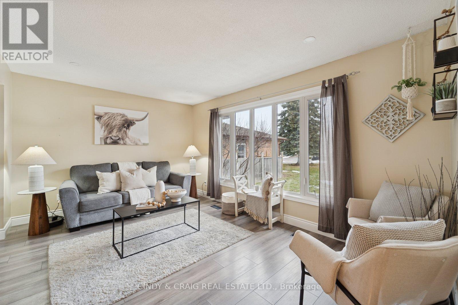 606 Birkdale Court, Oshawa, Ontario  L1H 8C4 - Photo 3 - E12695268