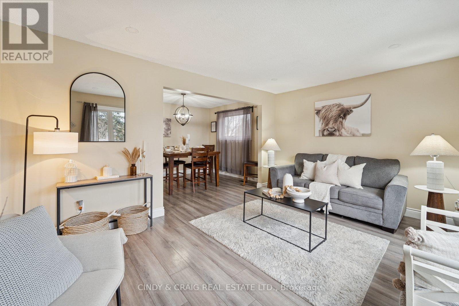 606 Birkdale Court, Oshawa, Ontario  L1H 8C4 - Photo 4 - E12695268