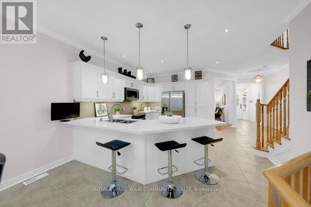 373 Gilpin Drive, Newmarket, Ontario  L3X 3H2 - Photo 10 - N12695156