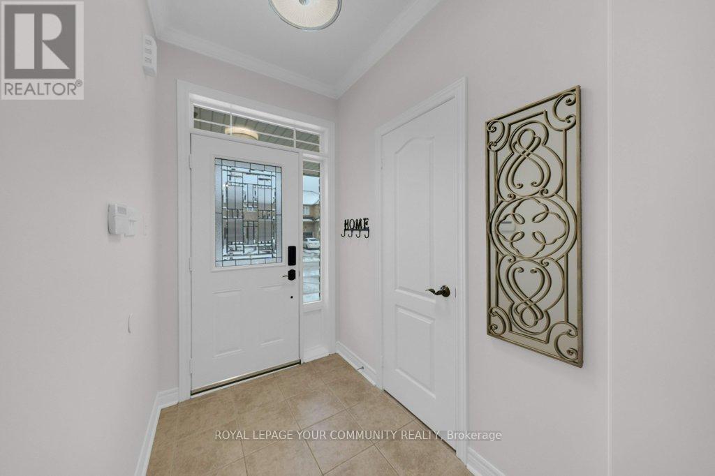 373 Gilpin Drive, Newmarket, Ontario  L3X 3H2 - Photo 2 - N12695156