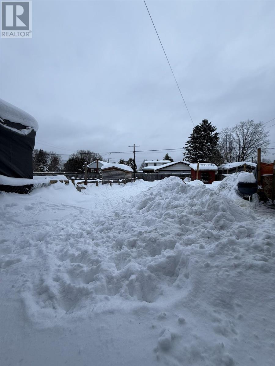 180 Glasgow Ave, Sault Ste. Marie, Ontario  P6C 5G1 - Photo 2 - SM260099