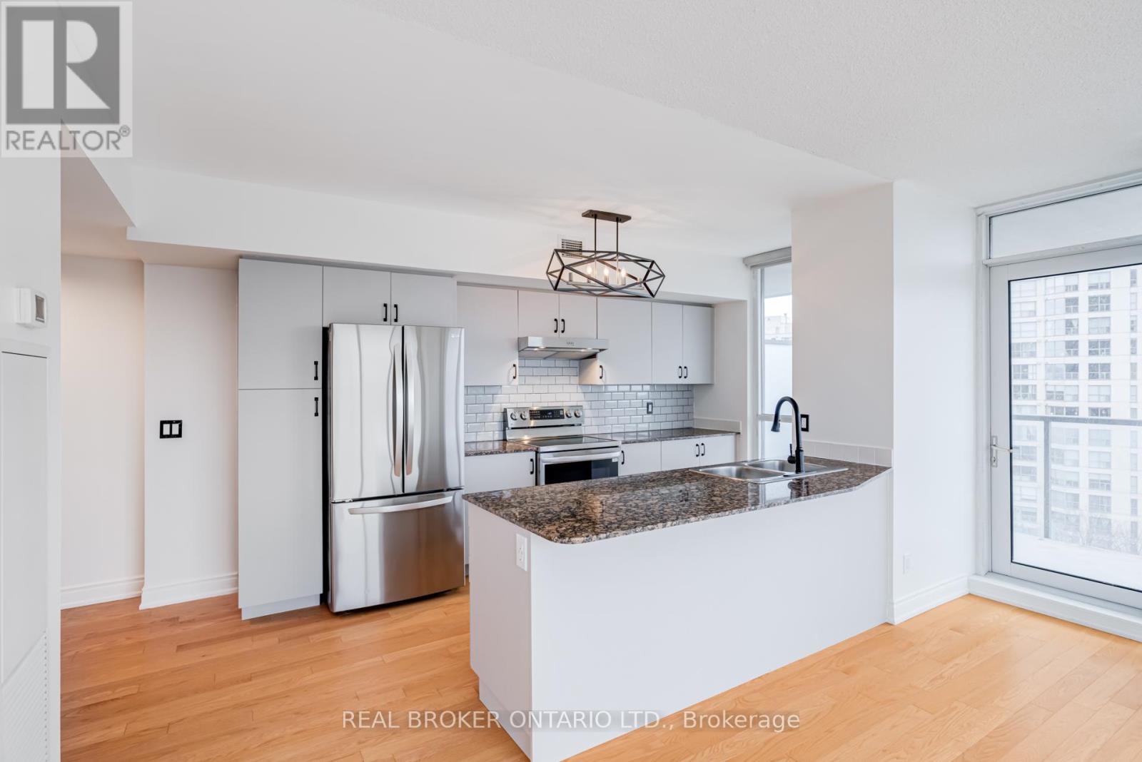 702 - 2240 Lakeshore Boulevard W, Toronto, Ontario  M8V 1B0 - Photo 6 - W12694964