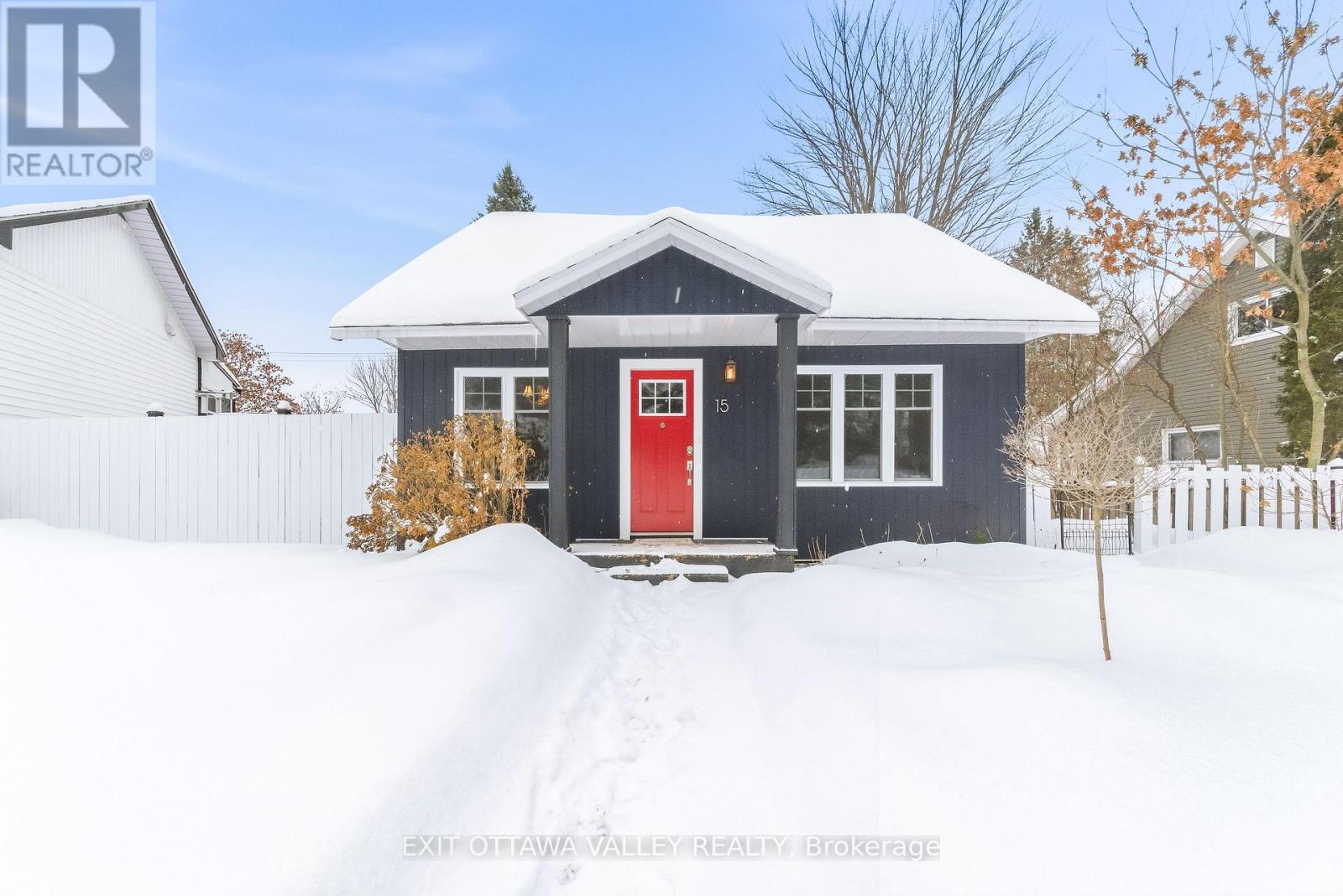 15 Spruce Crescent, Deep River, Ontario  K0J 1P0 - Photo 1 - X12695400