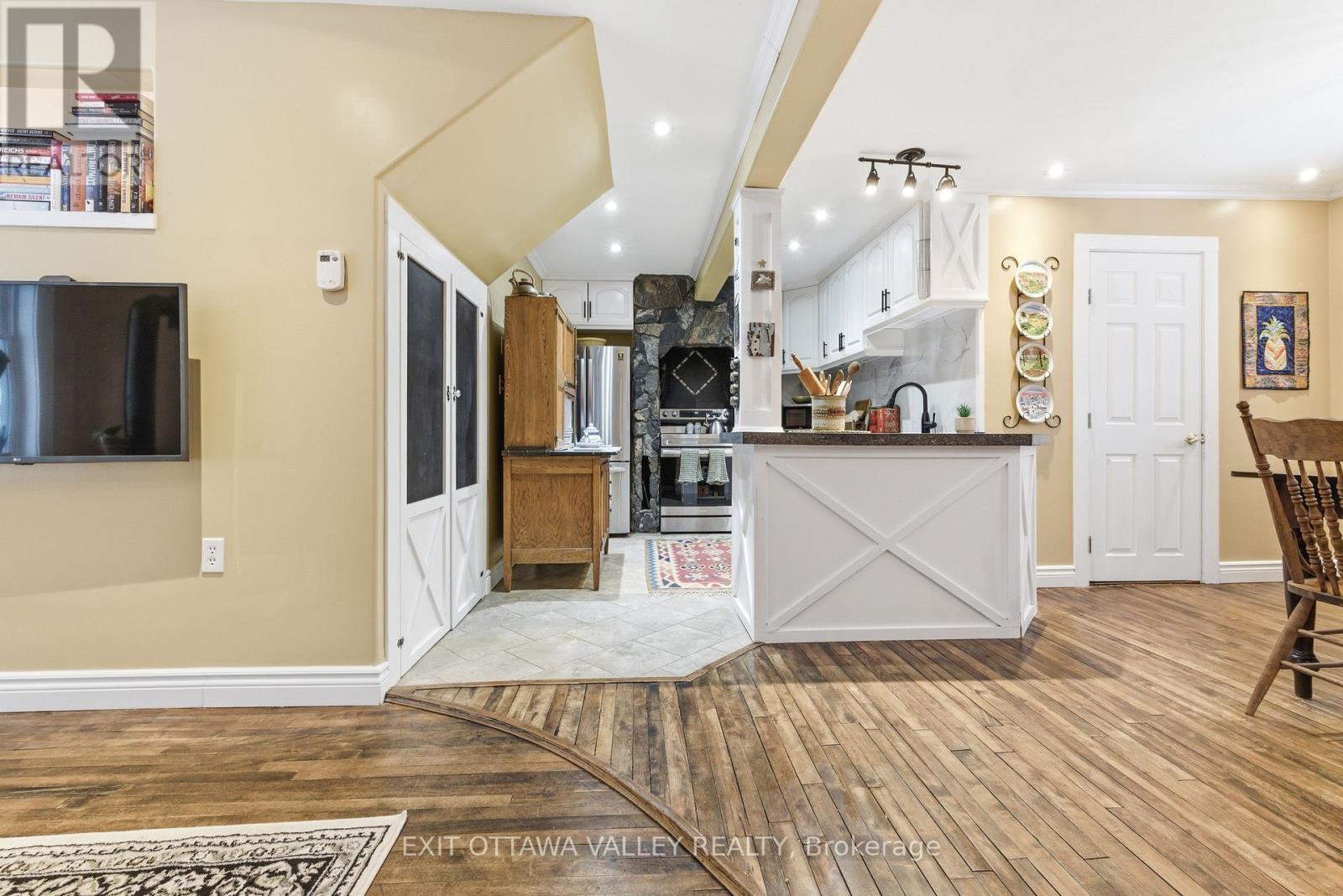 15 Spruce Crescent, Deep River, Ontario  K0J 1P0 - Photo 11 - X12695400