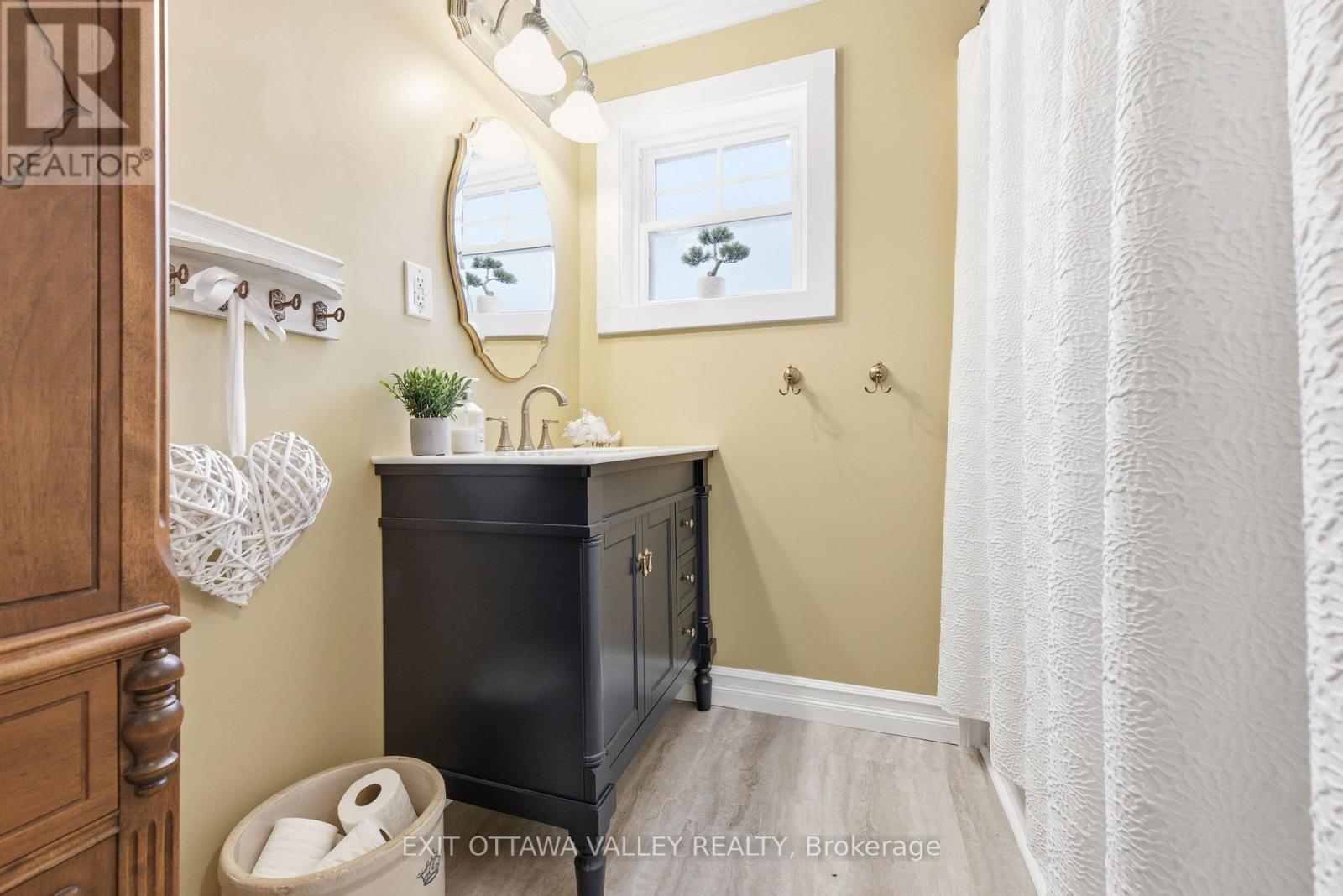 15 Spruce Crescent, Deep River, Ontario  K0J 1P0 - Photo 19 - X12695400