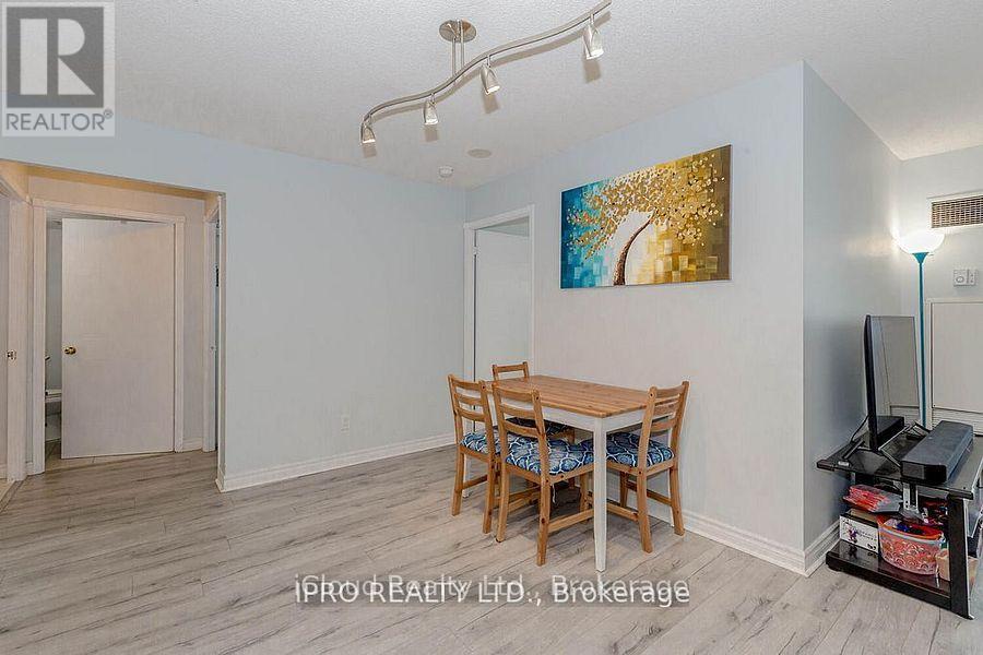 1213 - 135 Hillcrest Avenue, Mississauga, Ontario  L5B 4B1 - Photo 10 - W12694996