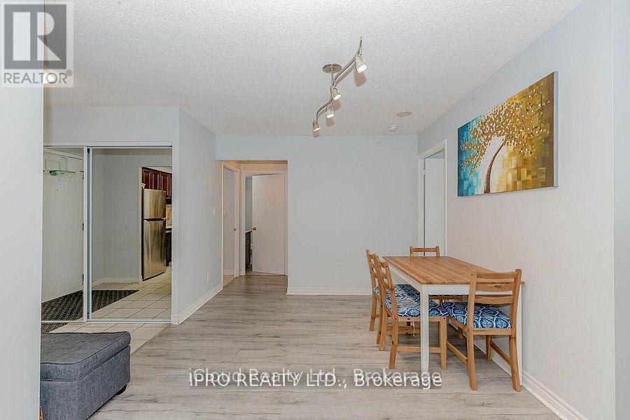 1213 - 135 Hillcrest Avenue, Mississauga, Ontario  L5B 4B1 - Photo 11 - W12694996