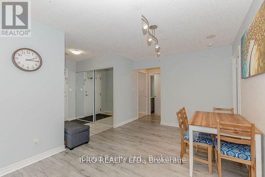 1213 - 135 Hillcrest Avenue, Mississauga, Ontario  L5B 4B1 - Photo 12 - W12694996