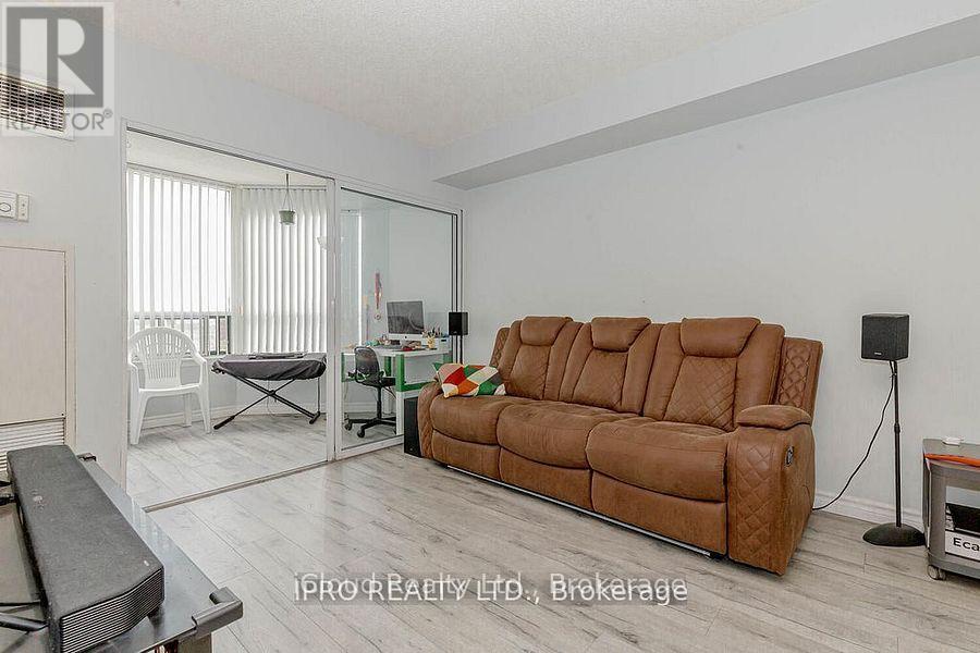 1213 - 135 Hillcrest Avenue, Mississauga, Ontario  L5B 4B1 - Photo 17 - W12694996