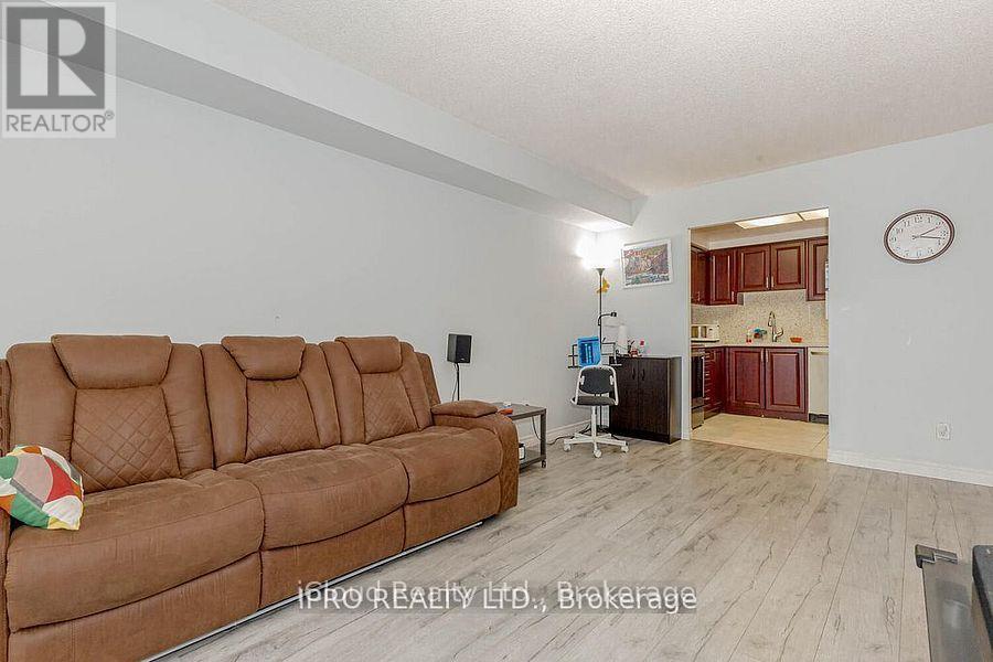 1213 - 135 Hillcrest Avenue, Mississauga, Ontario  L5B 4B1 - Photo 18 - W12694996