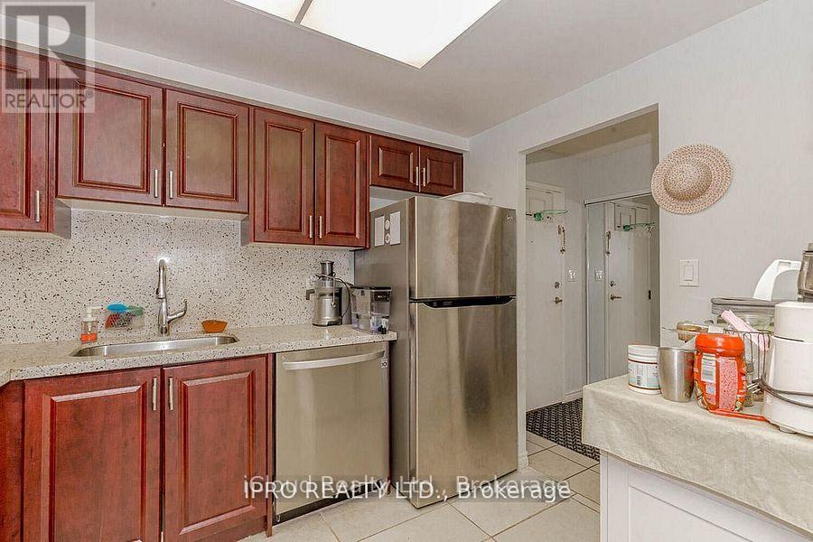 1213 - 135 Hillcrest Avenue, Mississauga, Ontario  L5B 4B1 - Photo 23 - W12694996