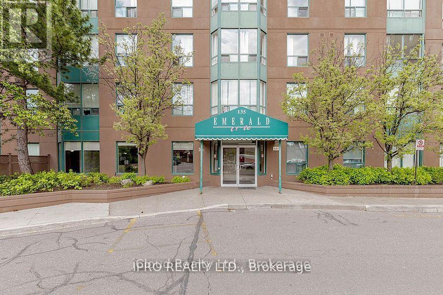 1213 - 135 Hillcrest Avenue, Mississauga, Ontario  L5B 4B1 - Photo 3 - W12694996