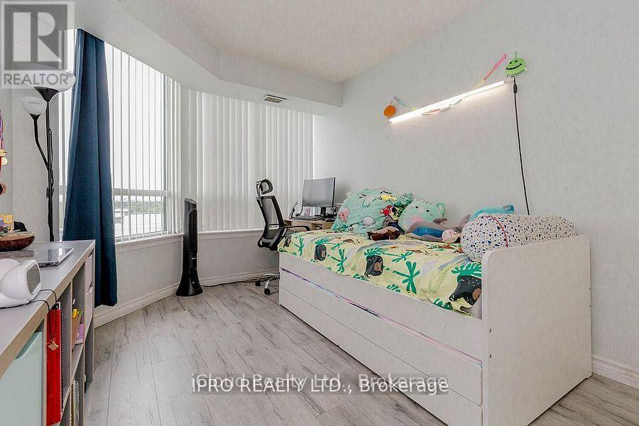 1213 - 135 Hillcrest Avenue, Mississauga, Ontario  L5B 4B1 - Photo 32 - W12694996