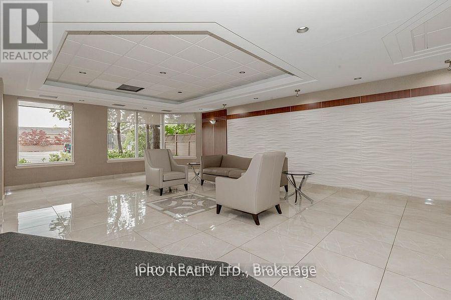 1213 - 135 Hillcrest Avenue, Mississauga, Ontario  L5B 4B1 - Photo 4 - W12694996