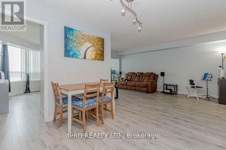 1213 - 135 Hillcrest Avenue, Mississauga, Ontario  L5B 4B1 - Photo 9 - W12694996