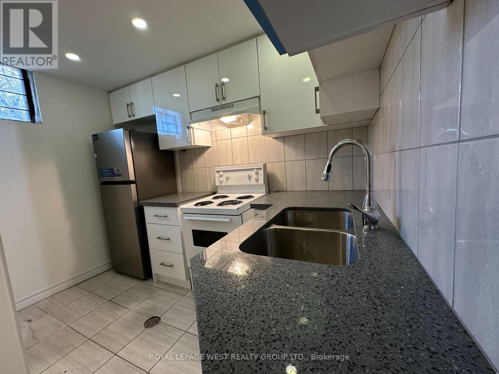 Lower - 1294 Forest Hill, Oakville, Ontario  L6H 2S4 - Photo 2 - W12695012