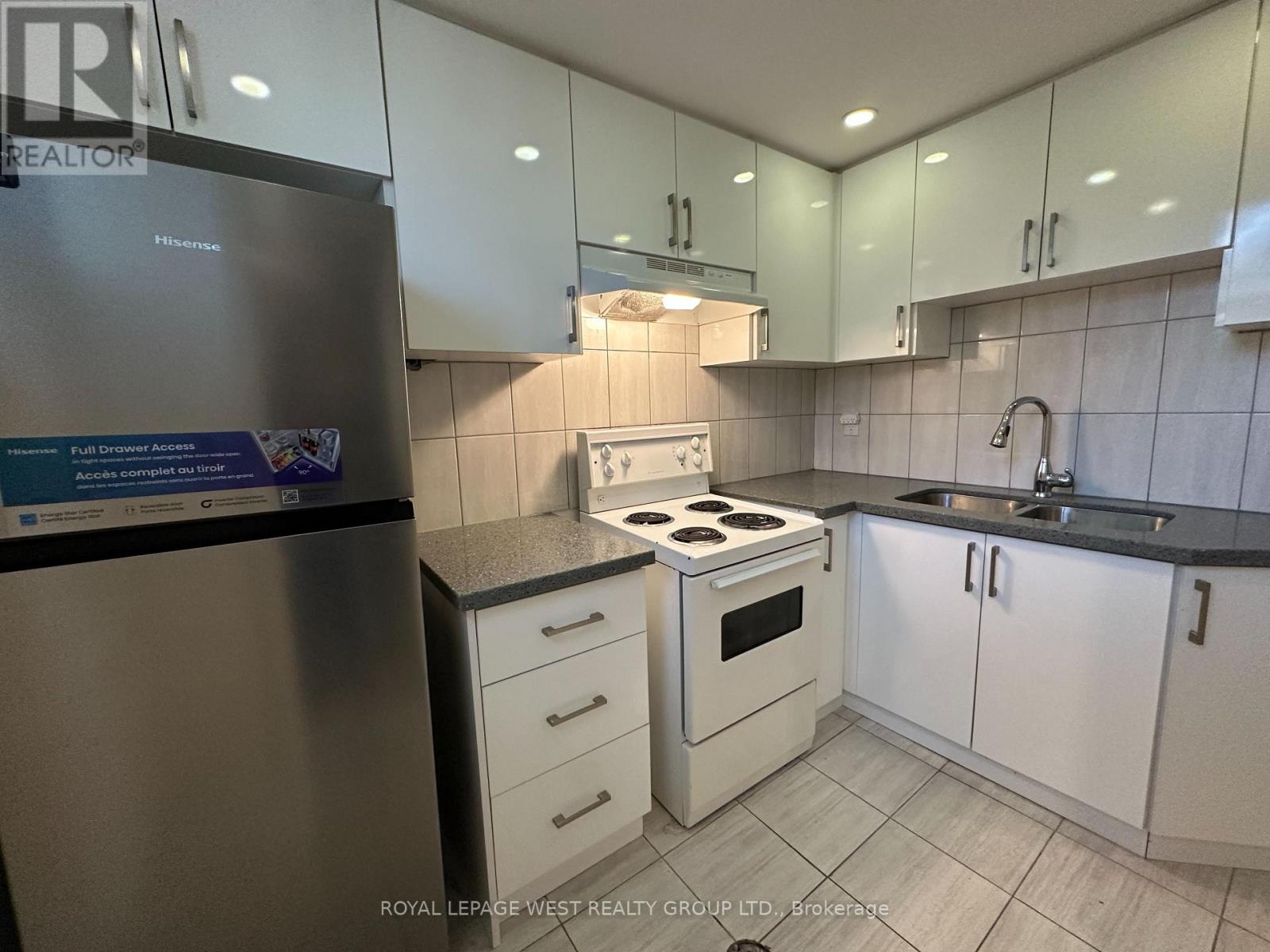 Lower - 1294 Forest Hill, Oakville, Ontario  L6H 2S4 - Photo 3 - W12695012