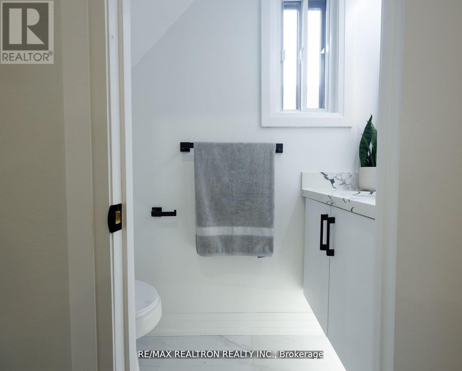 77 Hatherley Road, Toronto, Ontario  M6E 1V8 - Photo 13 - W12695104