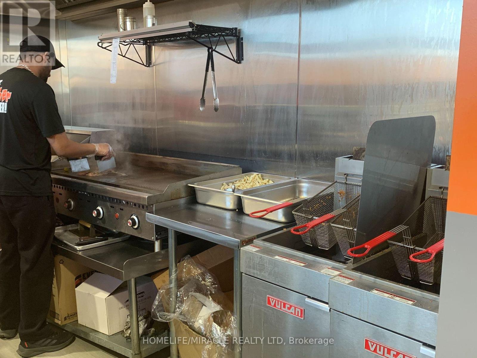 1b - 195 Carlingview Drive, Toronto, Ontario  M9W 5E8 - Photo 4 - W12695122