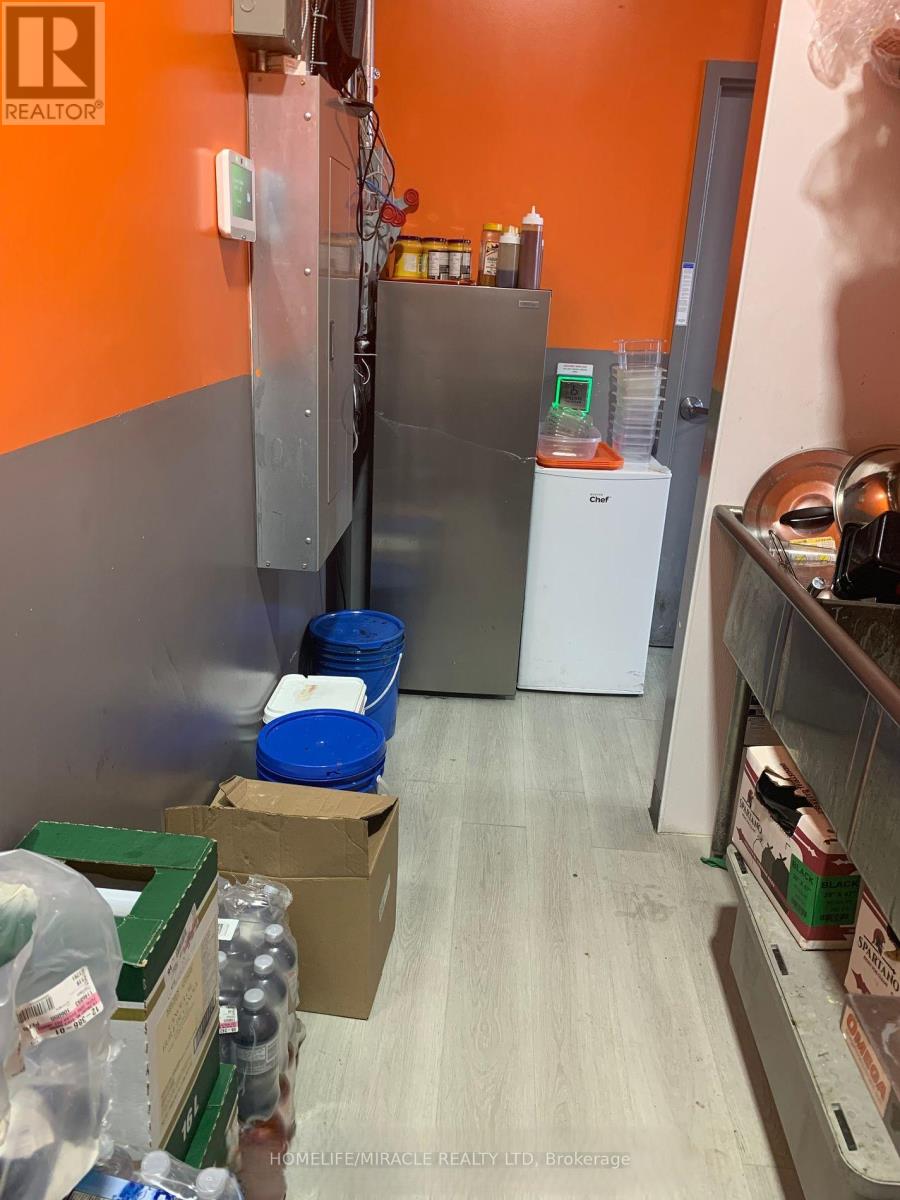 1b - 195 Carlingview Drive, Toronto, Ontario  M9W 5E8 - Photo 6 - W12695122