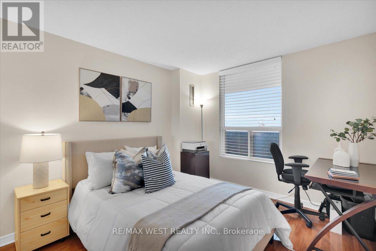 2005 - 1515 Lakeshore Road E, Mississauga, Ontario  L5E 3E3 - Photo 14 - W12695144