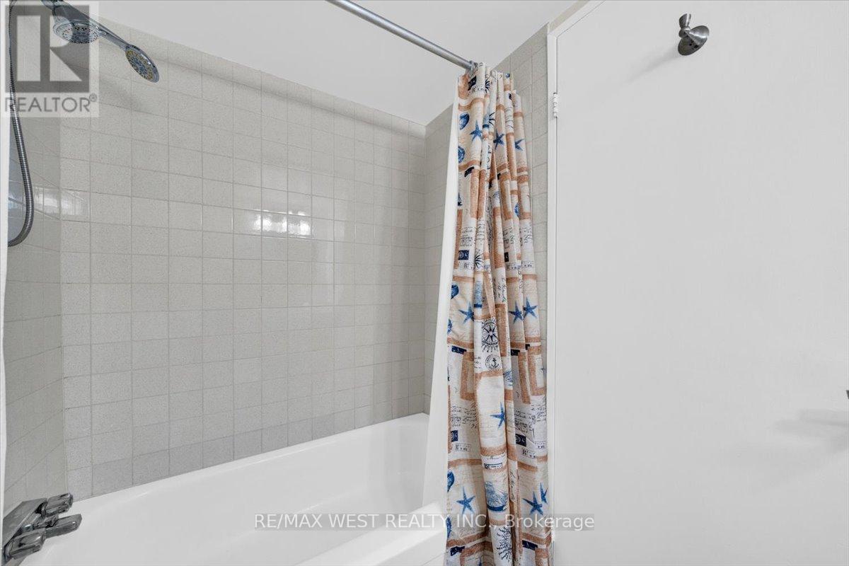 2005 - 1515 Lakeshore Road E, Mississauga, Ontario  L5E 3E3 - Photo 17 - W12695144