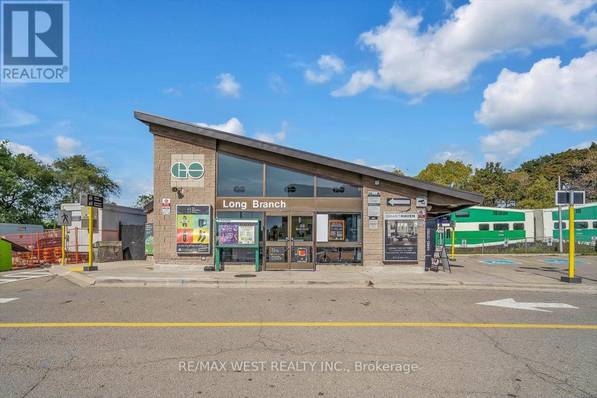 2005 - 1515 Lakeshore Road E, Mississauga, Ontario  L5E 3E3 - Photo 23 - W12695144