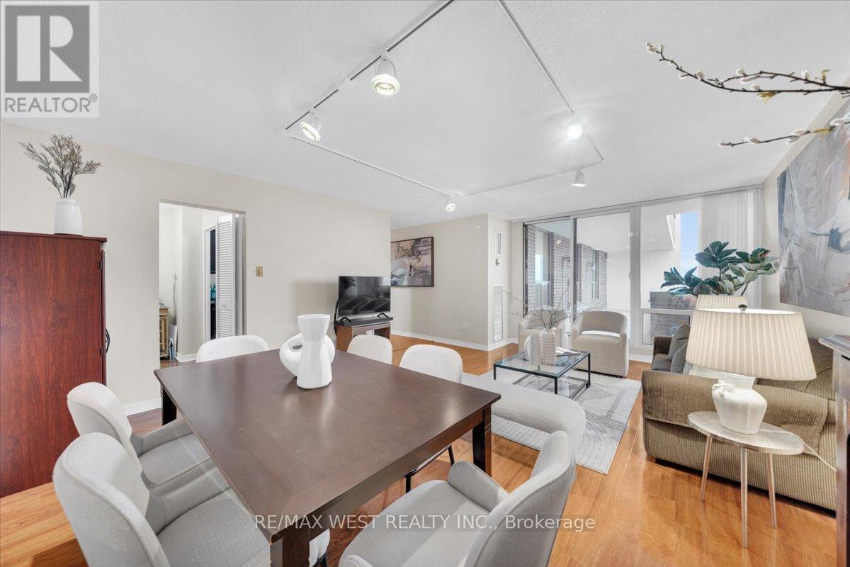 2005 - 1515 Lakeshore Road E, Mississauga, Ontario  L5E 3E3 - Photo 3 - W12695144