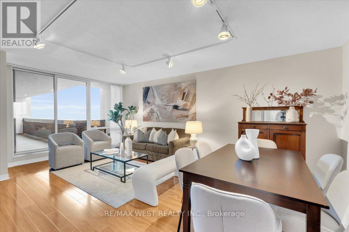 2005 - 1515 Lakeshore Road E, Mississauga, Ontario  L5E 3E3 - Photo 4 - W12695144