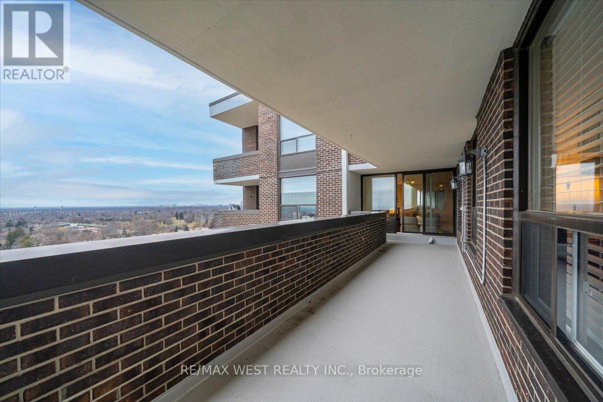 2005 - 1515 Lakeshore Road E, Mississauga, Ontario  L5E 3E3 - Photo 5 - W12695144