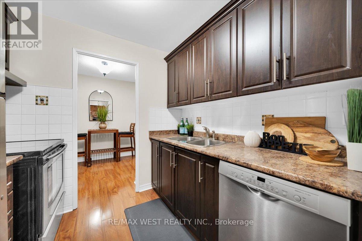 2005 - 1515 Lakeshore Road E, Mississauga, Ontario  L5E 3E3 - Photo 8 - W12695144