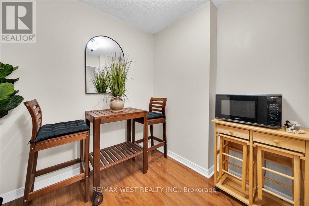 2005 - 1515 Lakeshore Road E, Mississauga, Ontario  L5E 3E3 - Photo 9 - W12695144