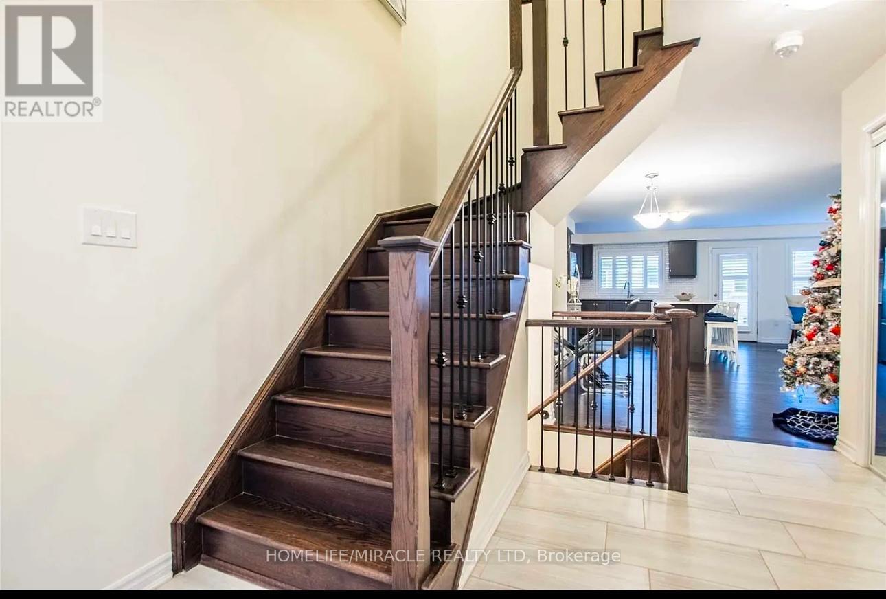 Main Floor - 122 Thornbush Boulevard, Brampton, Ontario  L7A 0A8 - Photo 9 - W12695146