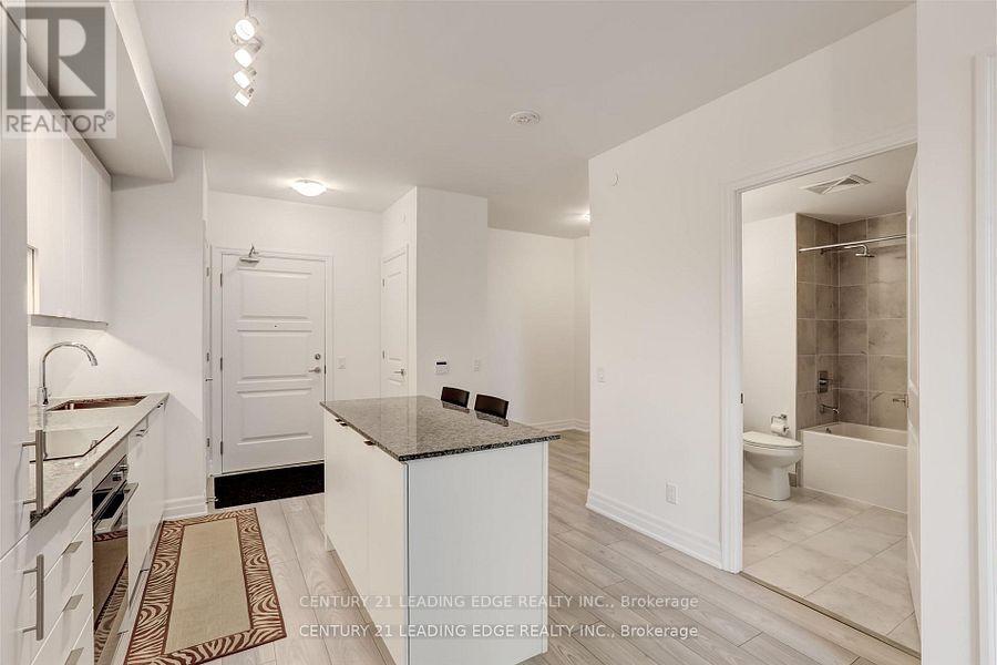 803 - 36 Elm Drive, Mississauga, Ontario  L5B 0N3 - Photo 4 - W12695162