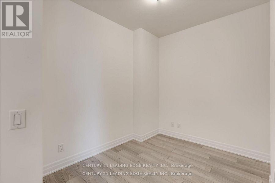 803 - 36 Elm Drive, Mississauga, Ontario  L5B 0N3 - Photo 5 - W12695162