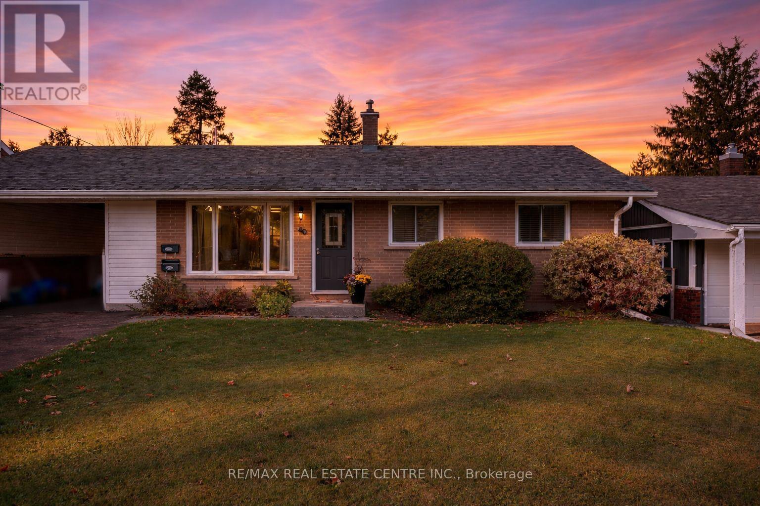 40 Centre Street, Orangeville, Ontario  L9W 2X2 - Photo 1 - W12695182