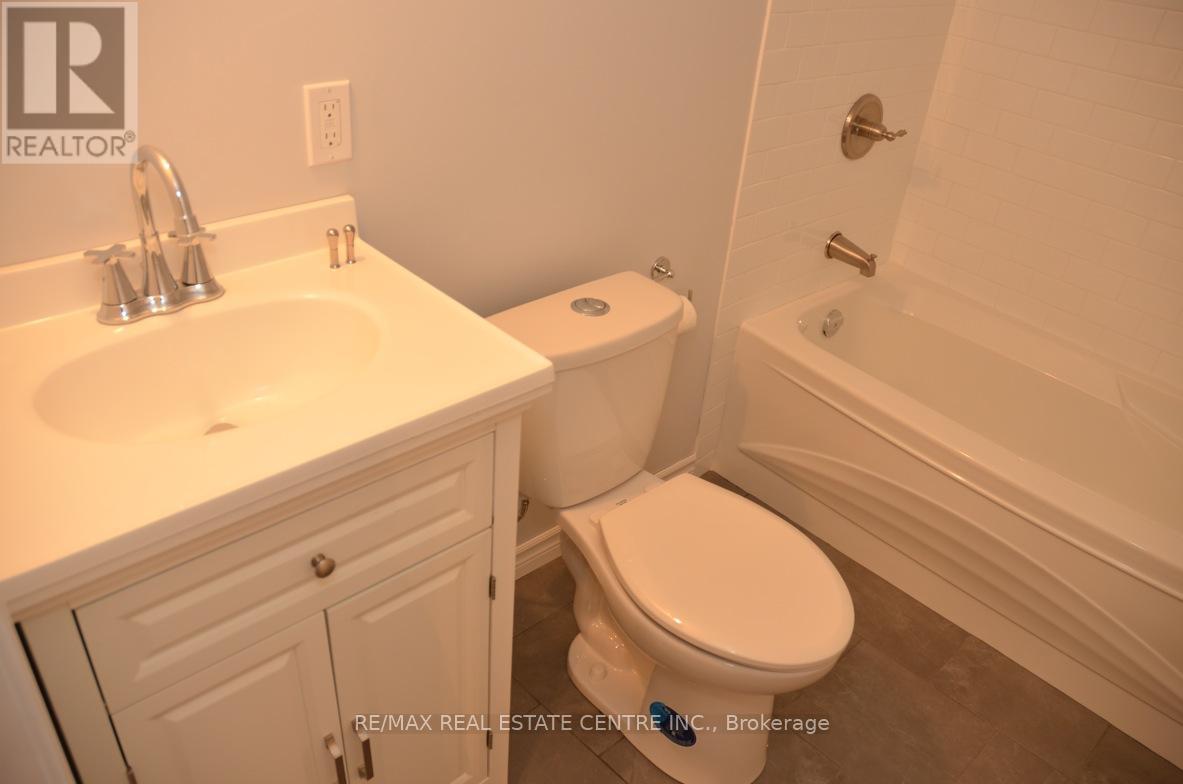 40 Centre Street, Orangeville, Ontario  L9W 2X2 - Photo 32 - W12695182