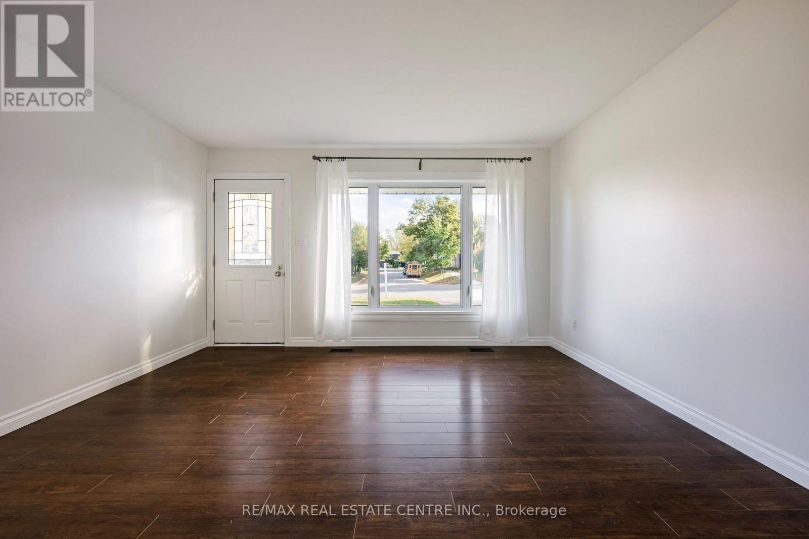 40 Centre Street, Orangeville, Ontario  L9W 2X2 - Photo 4 - W12695182