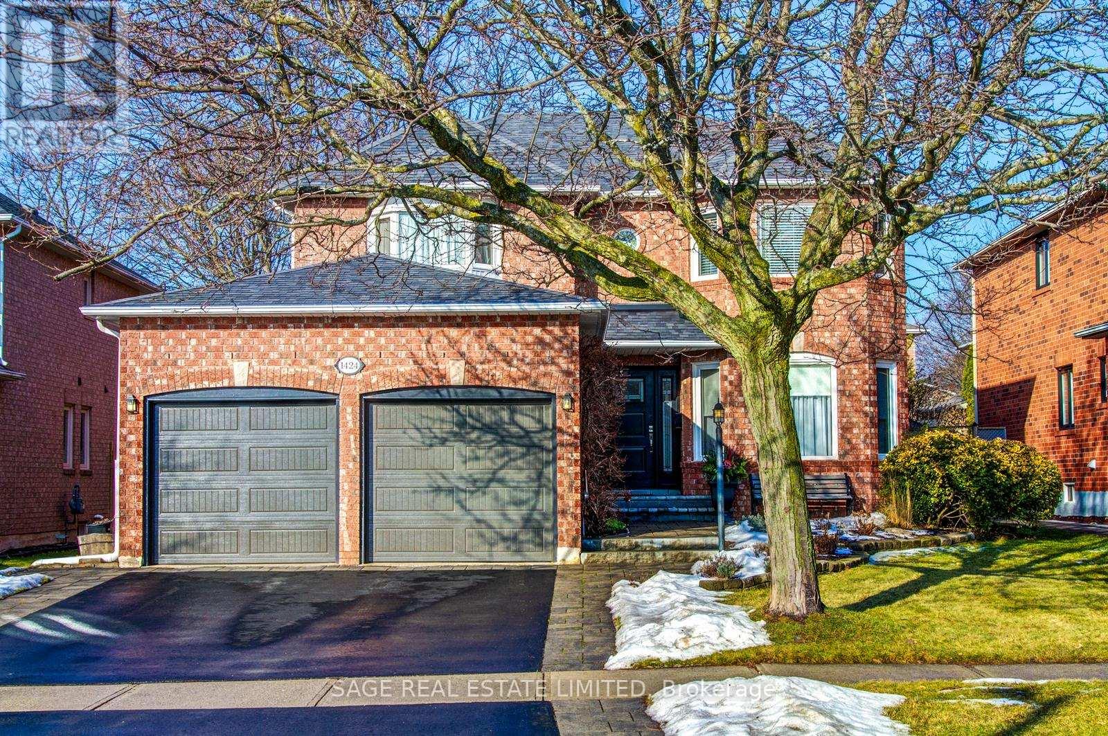 1424 Stonecutter Drive, Oakville, Ontario  L6M 3C3 - Photo 4 - W12695212