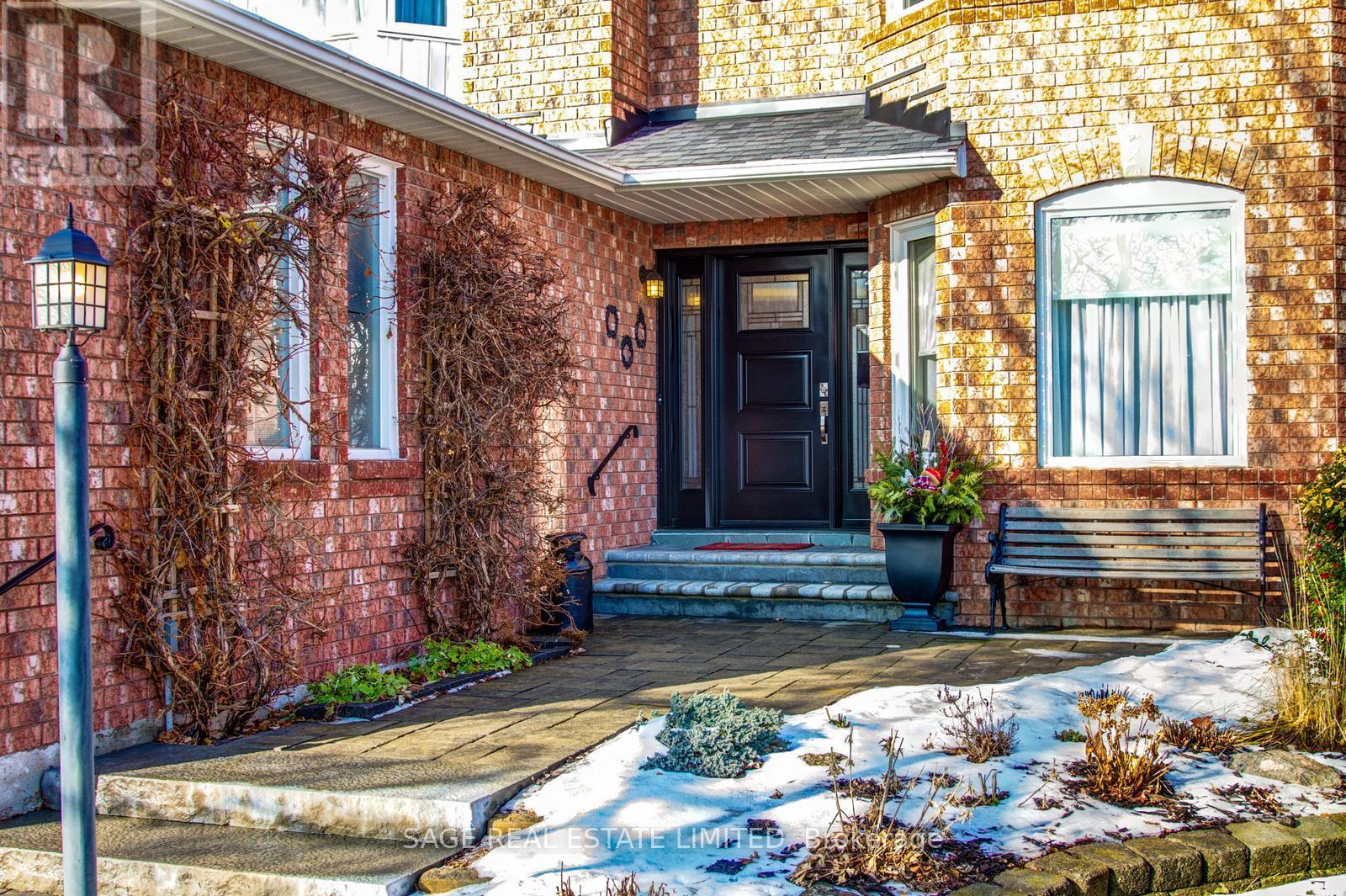 1424 Stonecutter Drive, Oakville, Ontario  L6M 3C3 - Photo 5 - W12695212