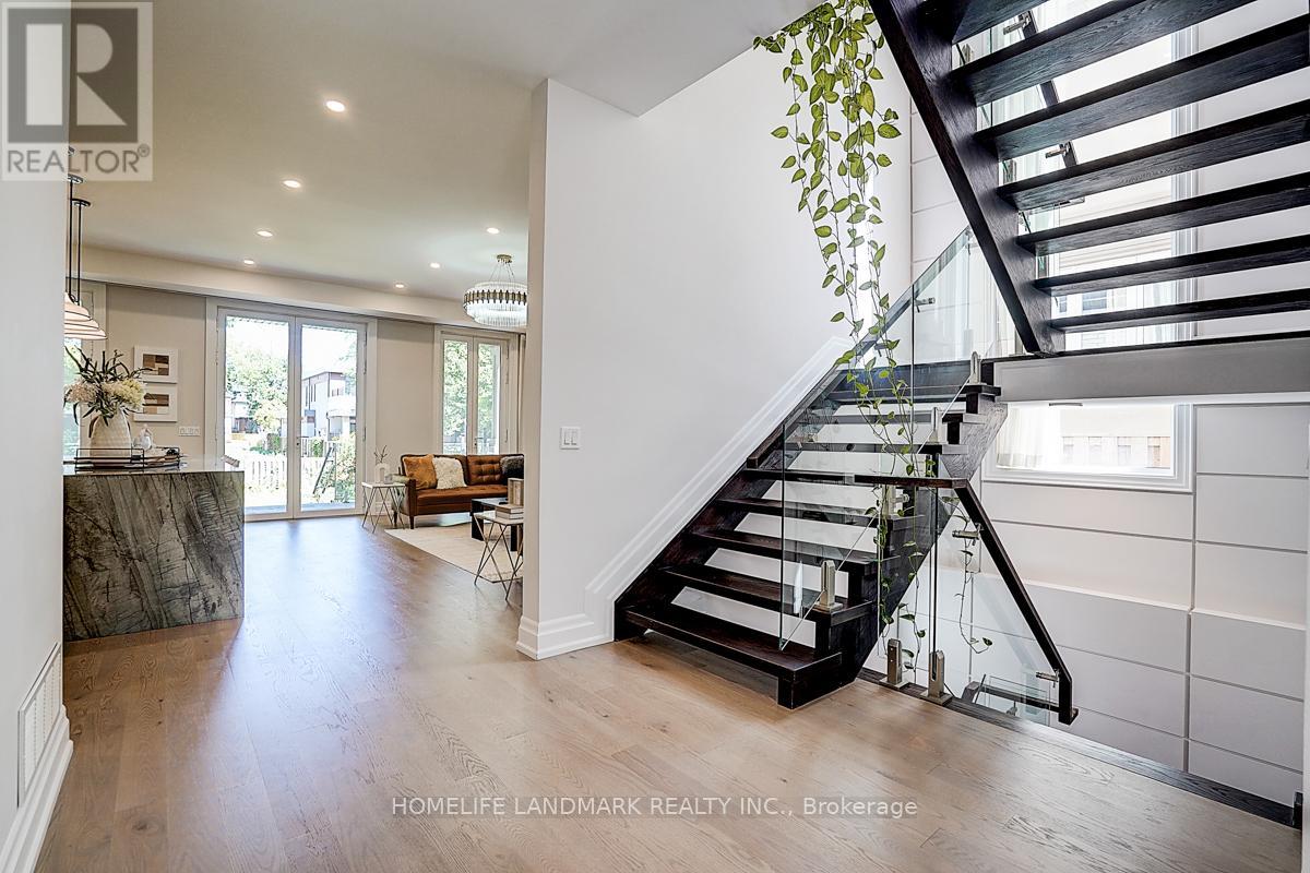 937 Goodwin Road, Mississauga, Ontario  L5G 4J9 - Photo 18 - W12695292