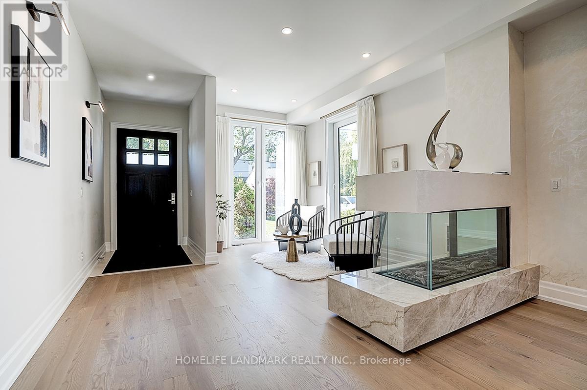 937 Goodwin Road, Mississauga, Ontario  L5G 4J9 - Photo 3 - W12695292