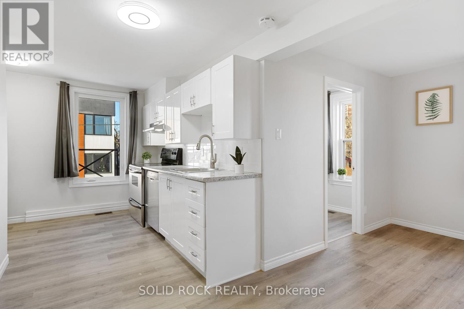 1 - 420 Arlington Avenue, Ottawa, Ontario  K1R 6Z8 - Photo 2 - X12695308