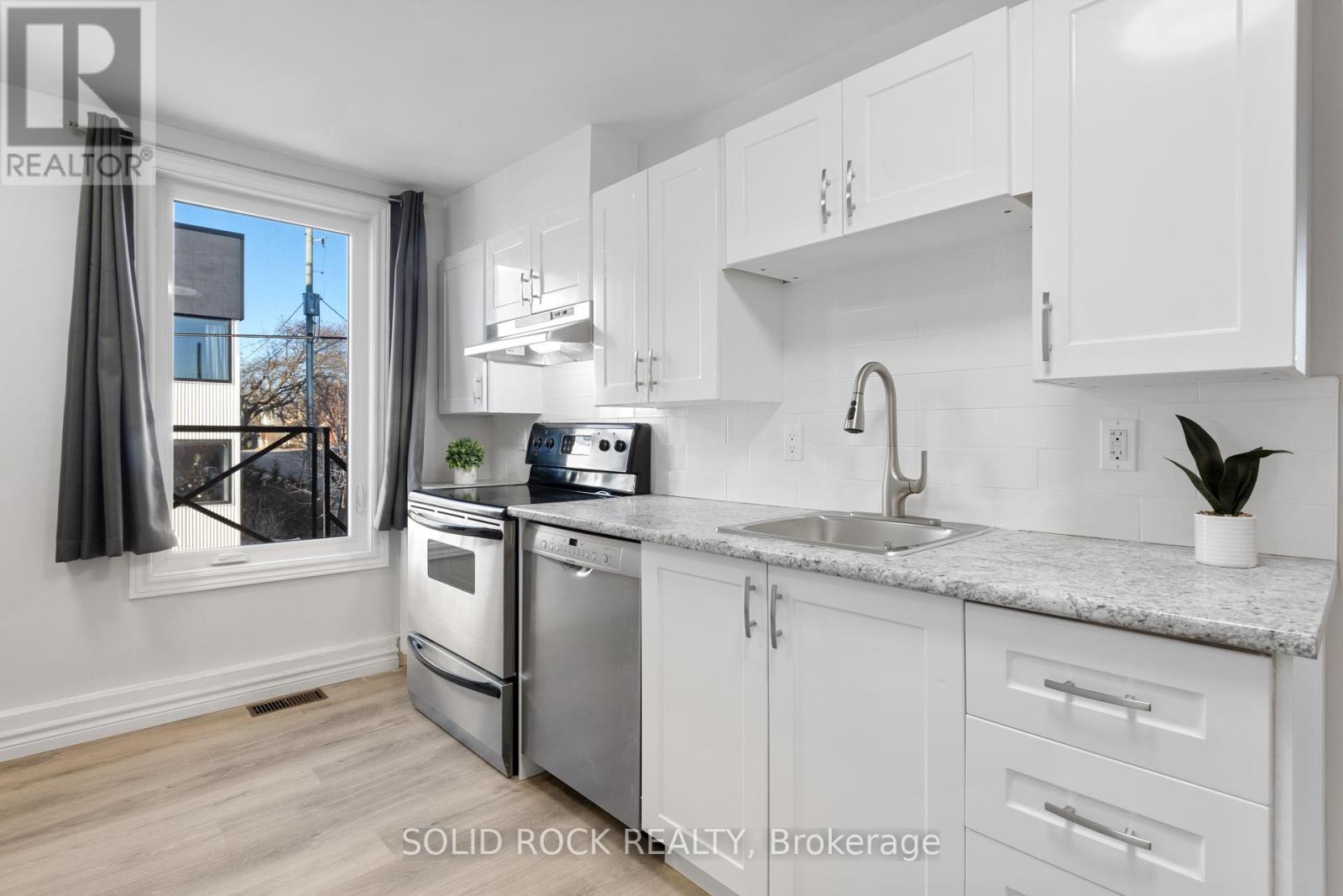 1 - 420 Arlington Avenue, Ottawa, Ontario  K1R 6Z8 - Photo 3 - X12695308