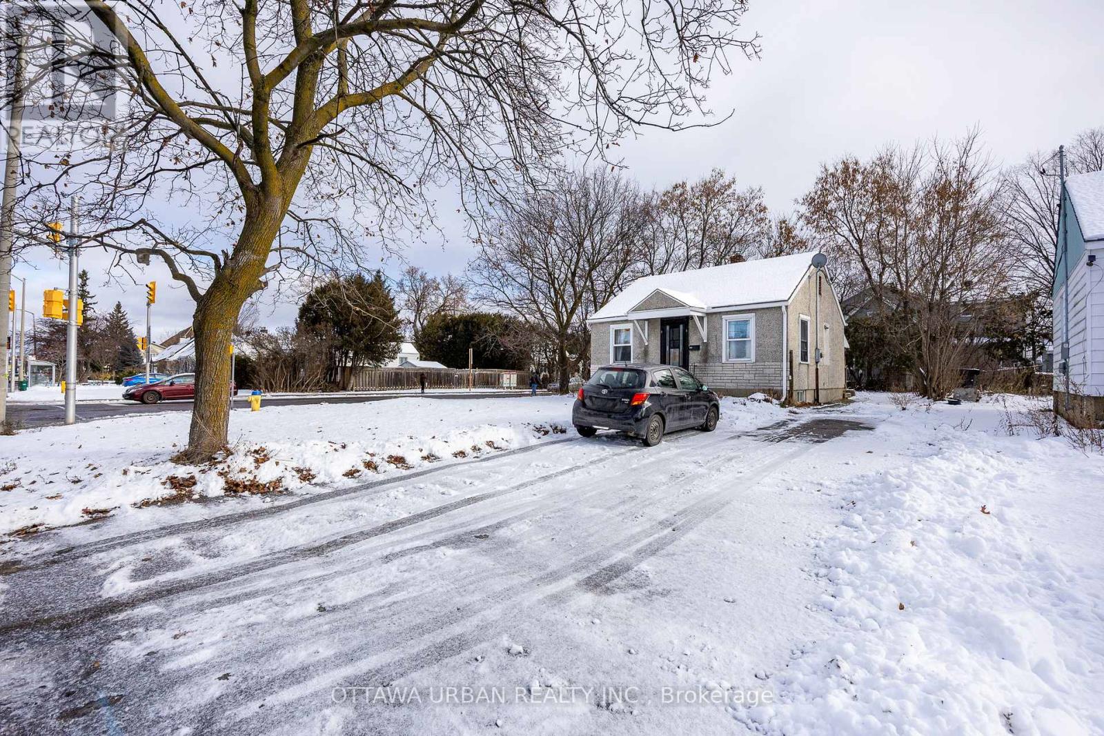 951 Merivale Road, Ottawa, Ontario  K1Z 6A3 - Photo 4 - X12695332